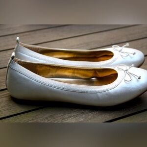 Kids white dress shoe
